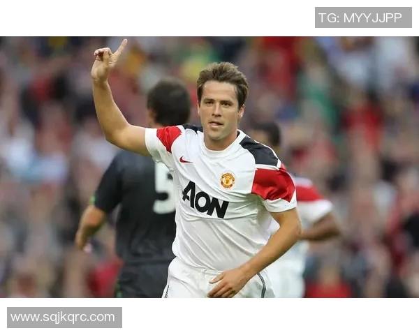 足球明星穿着棒球服的高清图片展示与风格解析