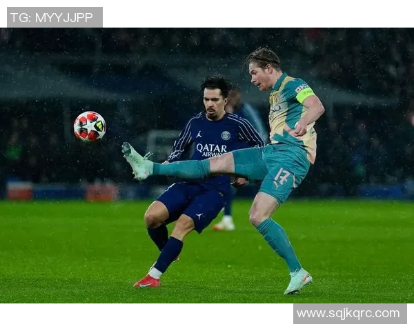 足球明星风采尽显精彩瞬间的照片集锦与背后故事分享